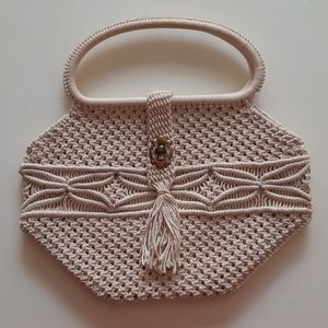 Vintage 1960s cream crochet knit handbag